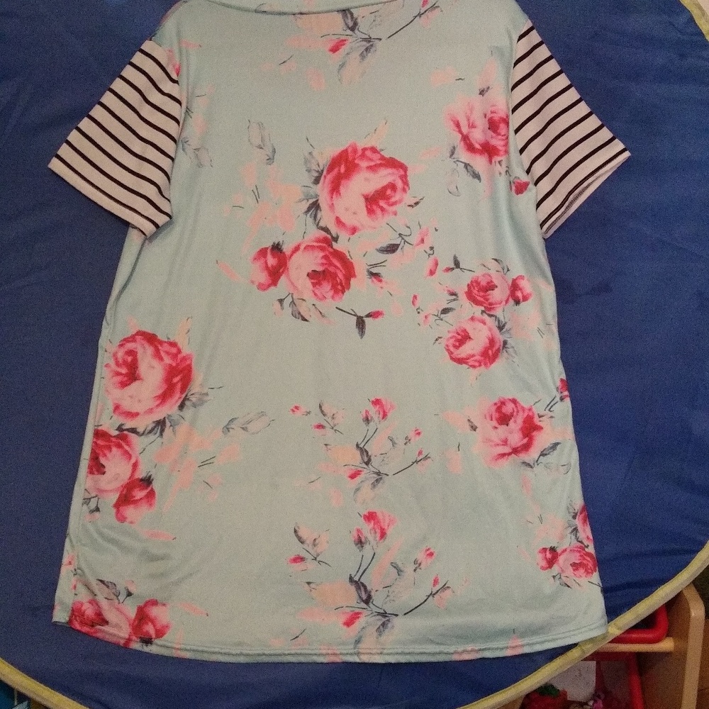Floral and stripe knit pocket tshirt